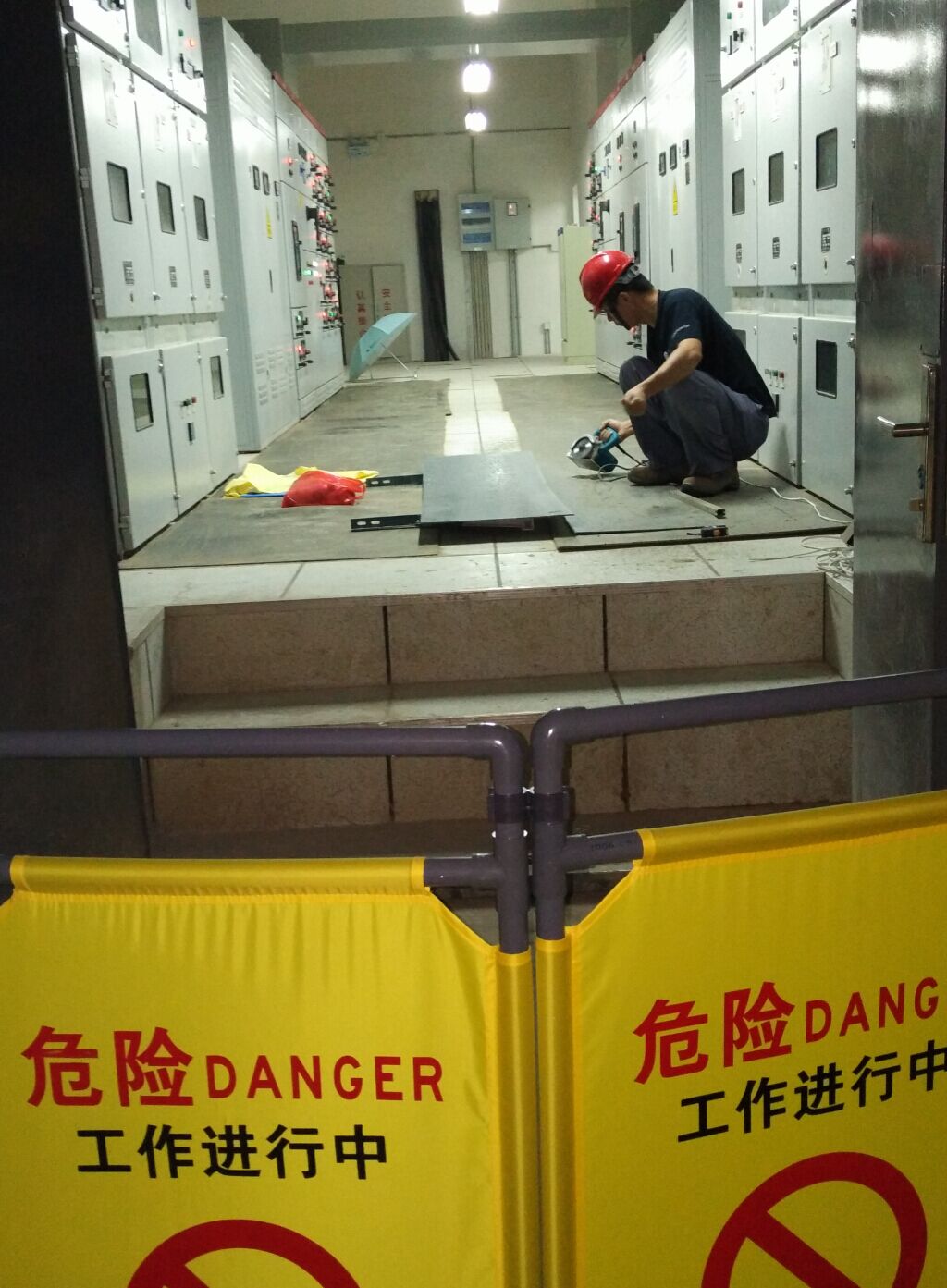 防小动物挡板现场制作